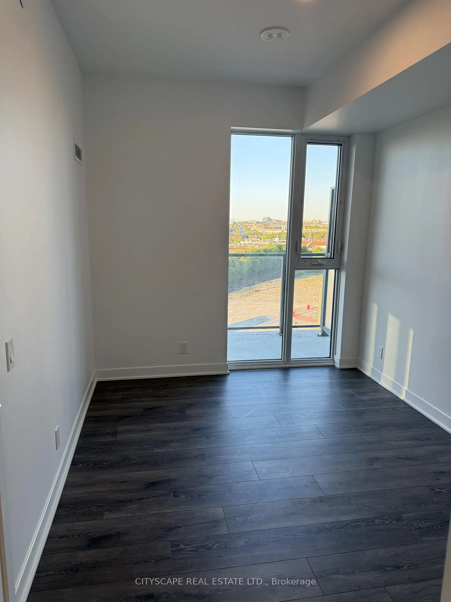 Photo 8 of Unit 820, 6 Flavelle Trail, Vaughan, Steeles West Industrial — HOMEH