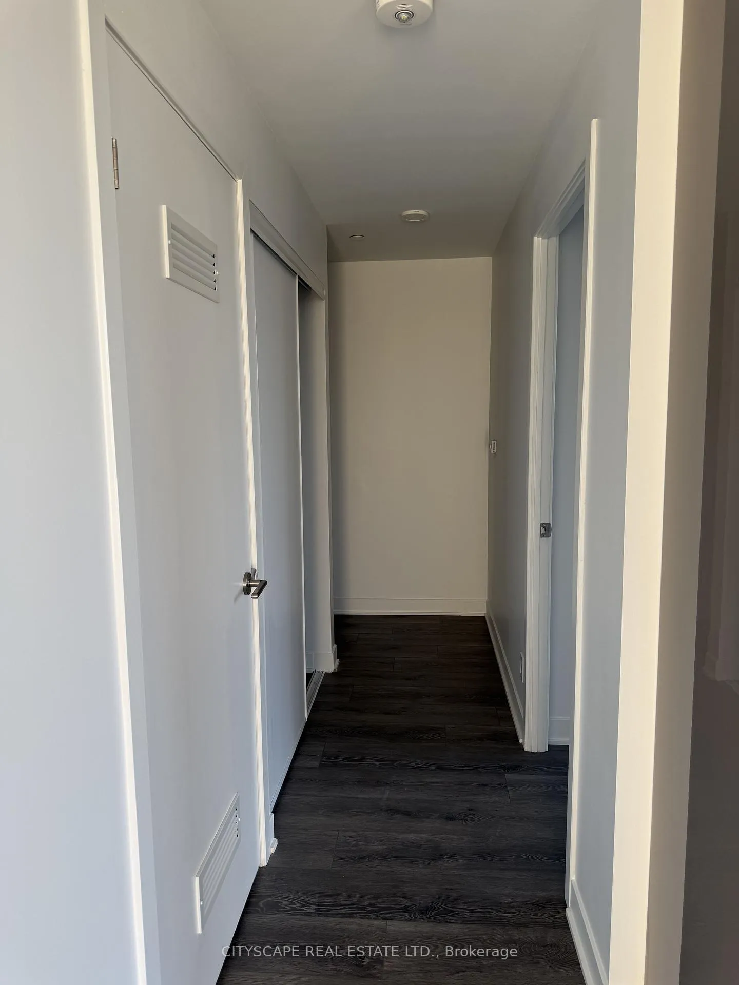 Photo 10 of Unit 820, 6 Flavelle Trail, Vaughan, Steeles West Industrial — HOMEH