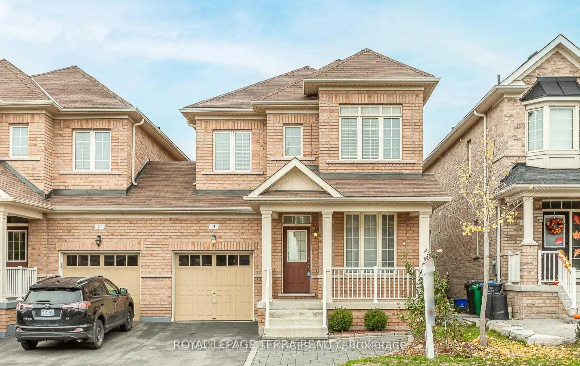 Photo 2 of 9 Chesterwood Crescent, Brampton, Credit Valley — HOMEH