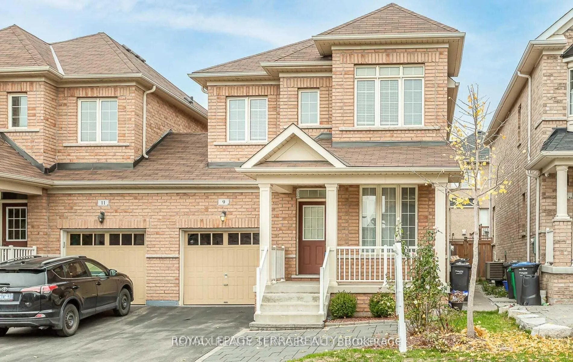Photo 3 of 9 Chesterwood Crescent, Brampton, Credit Valley — HOMEH