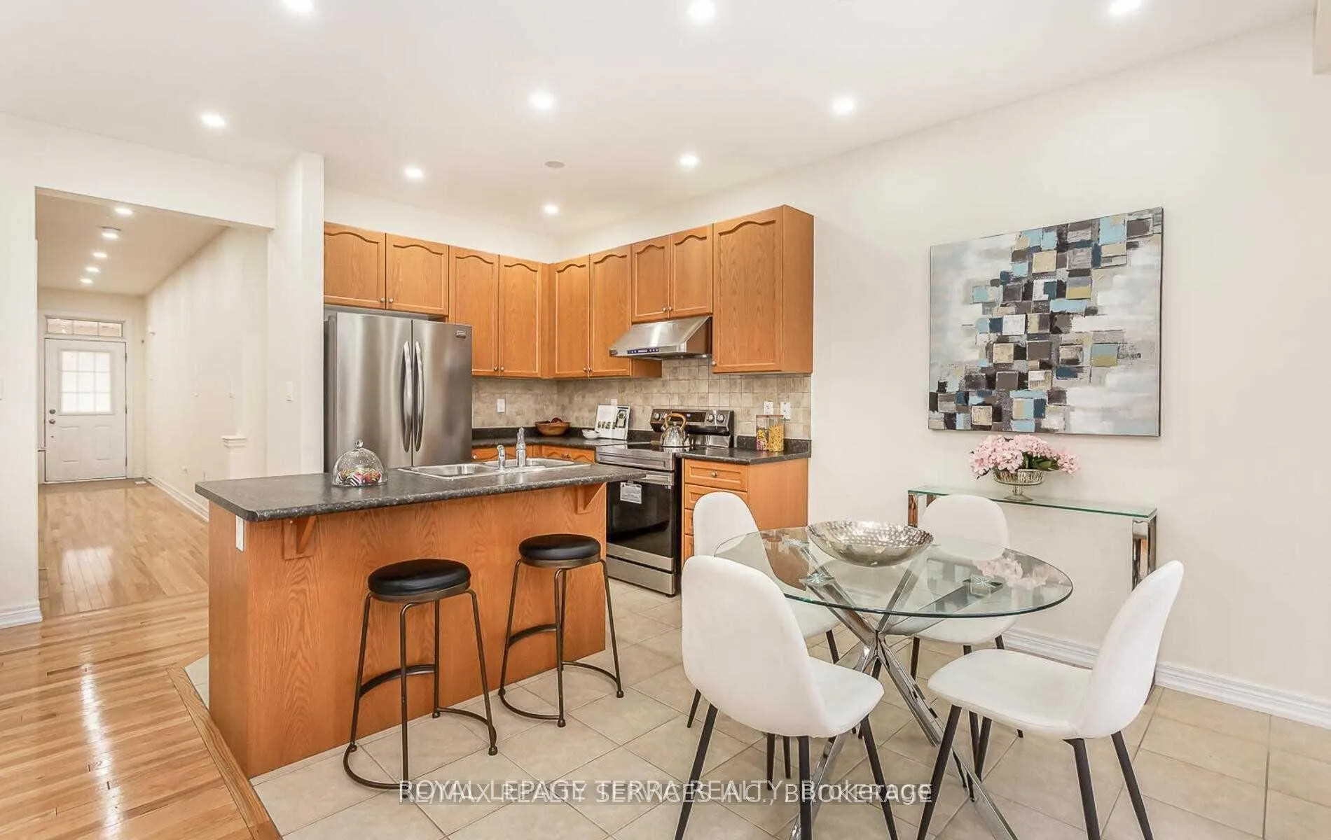 Photo 5 of 9 Chesterwood Crescent, Brampton, Credit Valley — HOMEH
