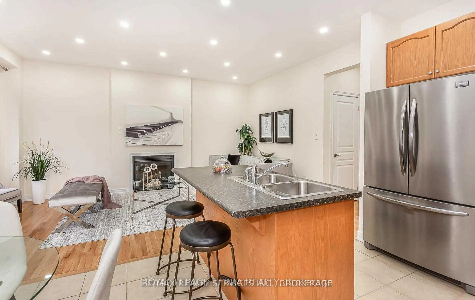 Photo 6 of 9 Chesterwood Crescent, Brampton, Credit Valley — HOMEH