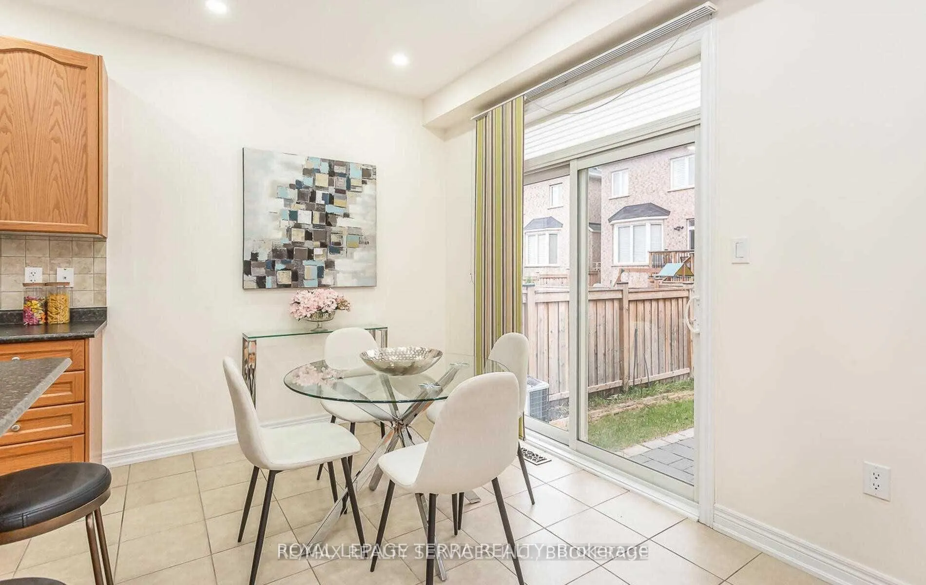 Photo 7 of 9 Chesterwood Crescent, Brampton, Credit Valley — HOMEH