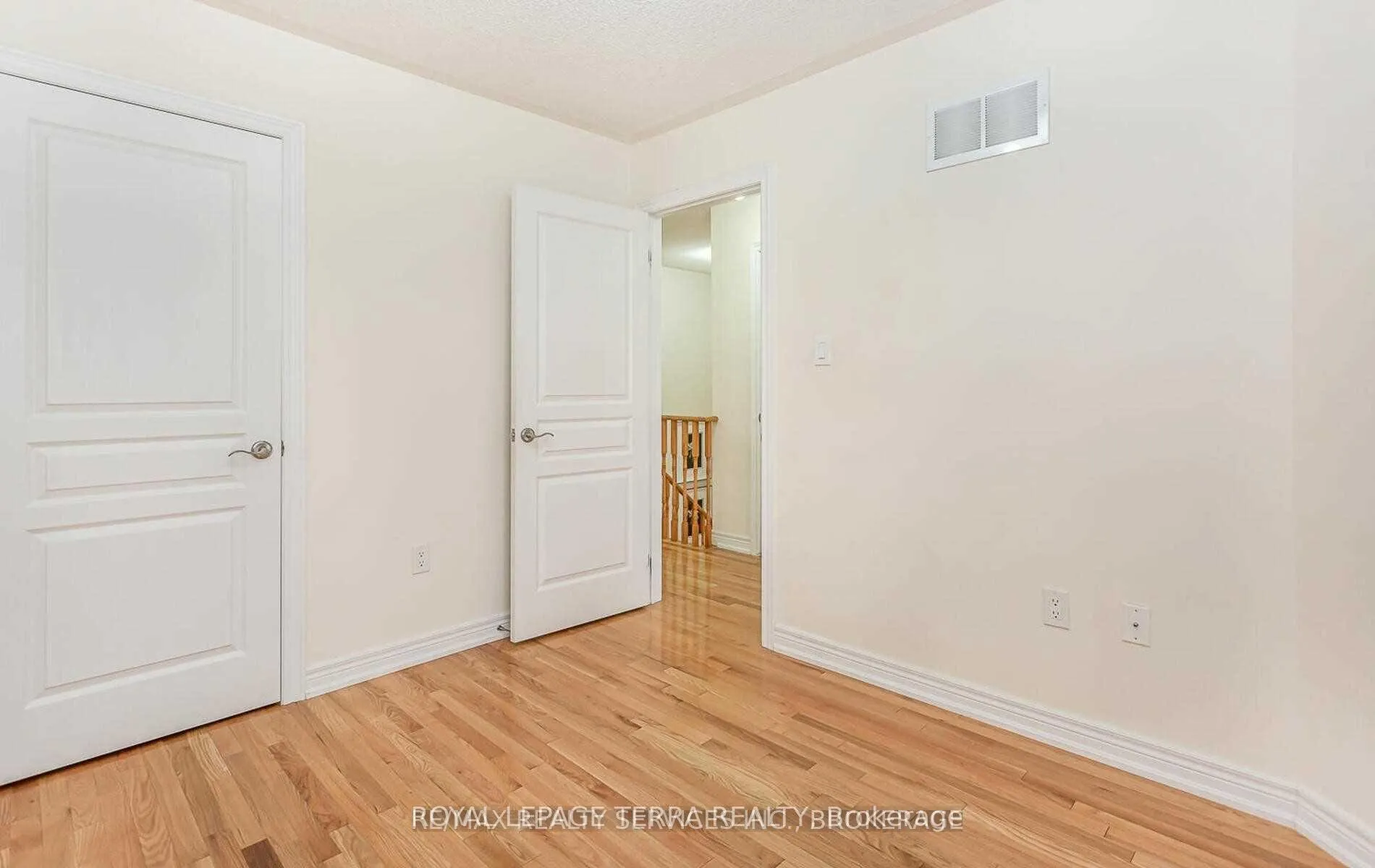 Photo 12 of 9 Chesterwood Crescent, Brampton, Credit Valley — HOMEH