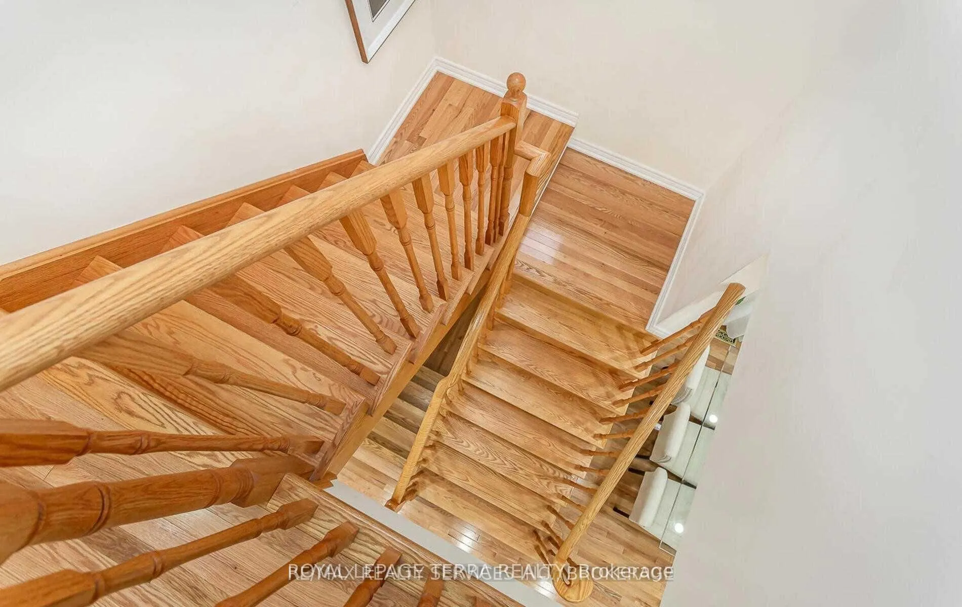 Photo 15 of 9 Chesterwood Crescent, Brampton, Credit Valley — HOMEH