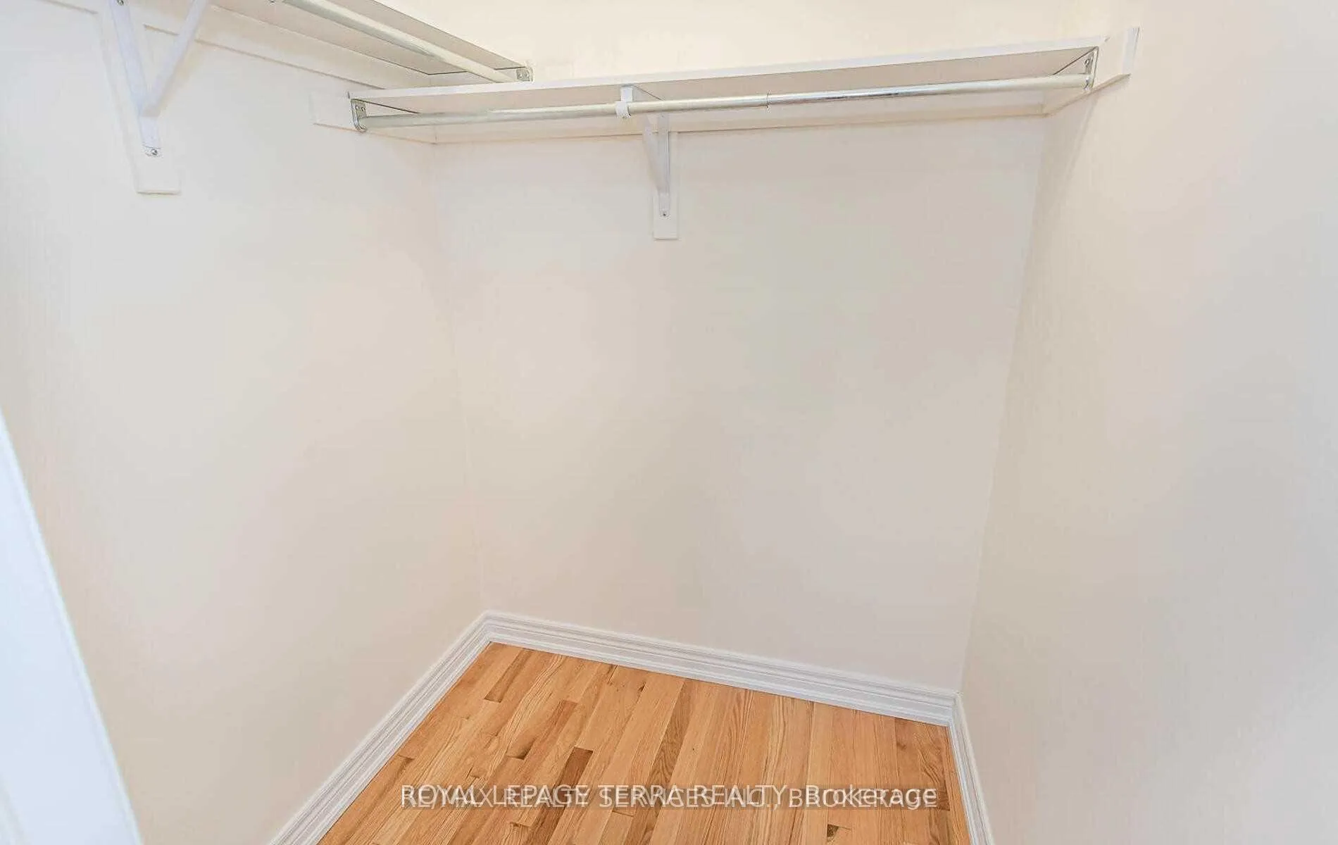 Photo 17 of 9 Chesterwood Crescent, Brampton, Credit Valley — HOMEH