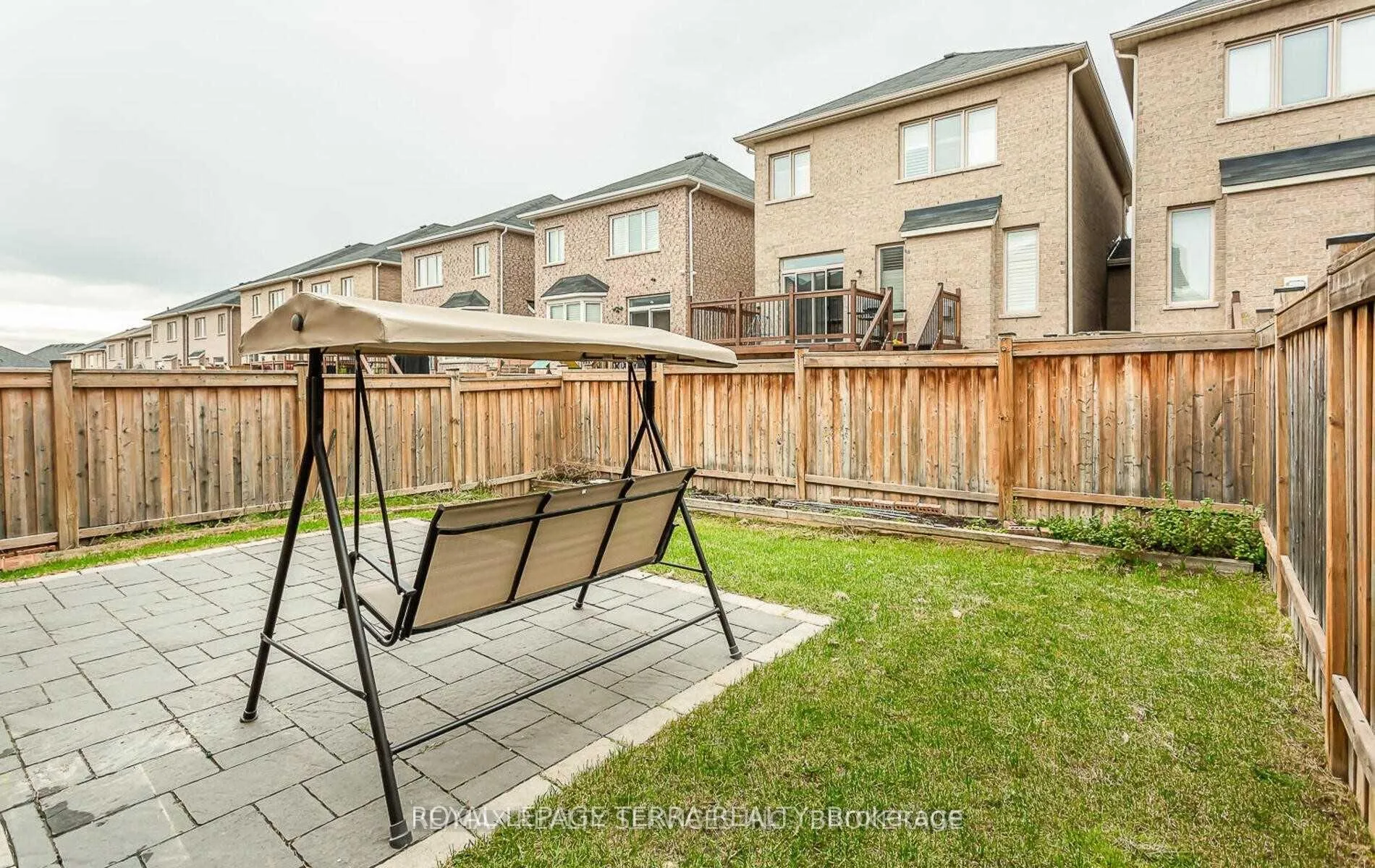 Photo 19 of 9 Chesterwood Crescent, Brampton, Credit Valley — HOMEH