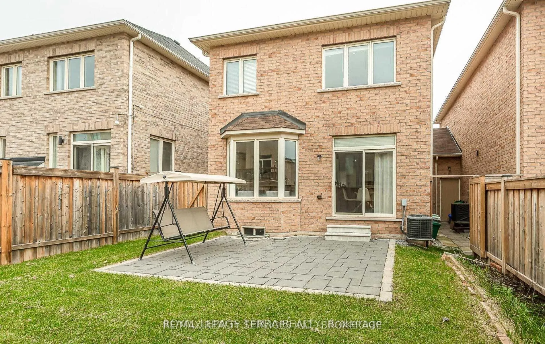Photo 20 of 9 Chesterwood Crescent, Brampton, Credit Valley — HOMEH
