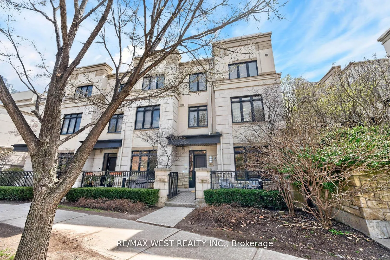 Photo 2 of Unit TH 11, 7 Oakburn Crescent, North York, Willowdale East — HOMEH