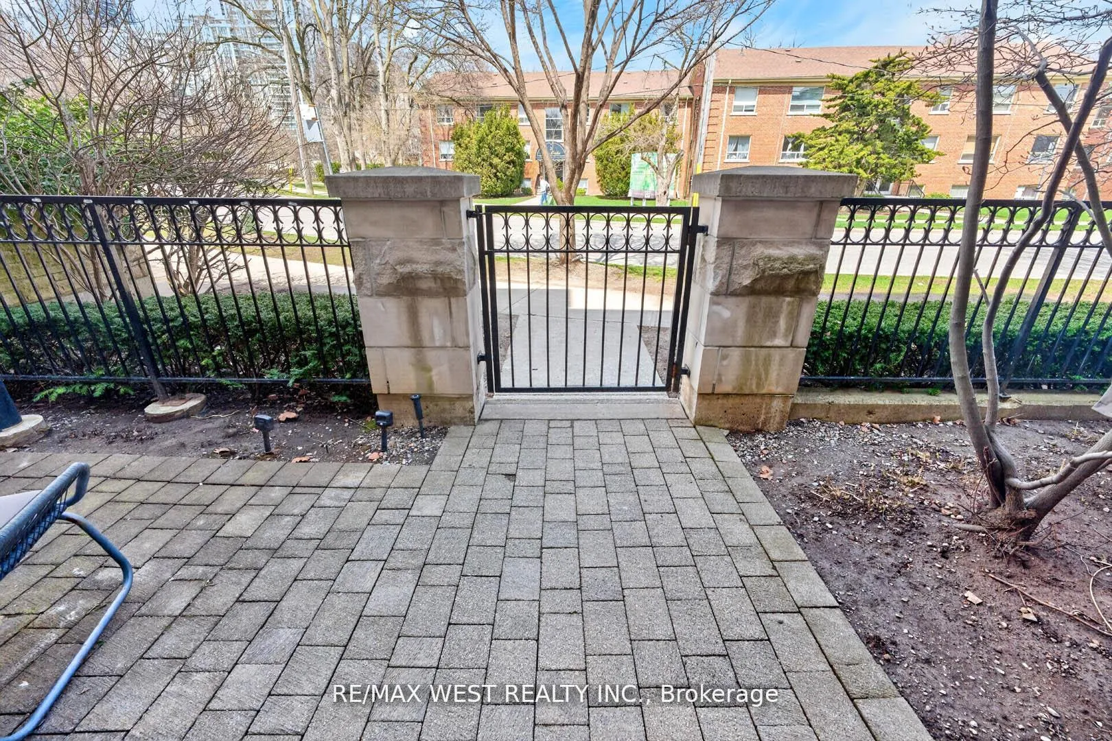 Photo 4 of Unit TH 11, 7 Oakburn Crescent, North York, Willowdale East — HOMEH