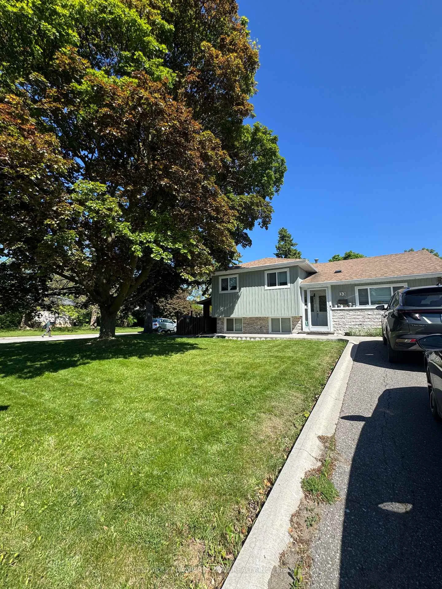 Front of 33 Flowertown Avenue