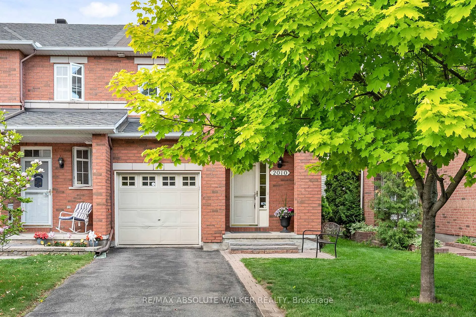 Photo 2 of 2010 Bergamot Circle, Ottawa, Springridge/East Village — HOMEH