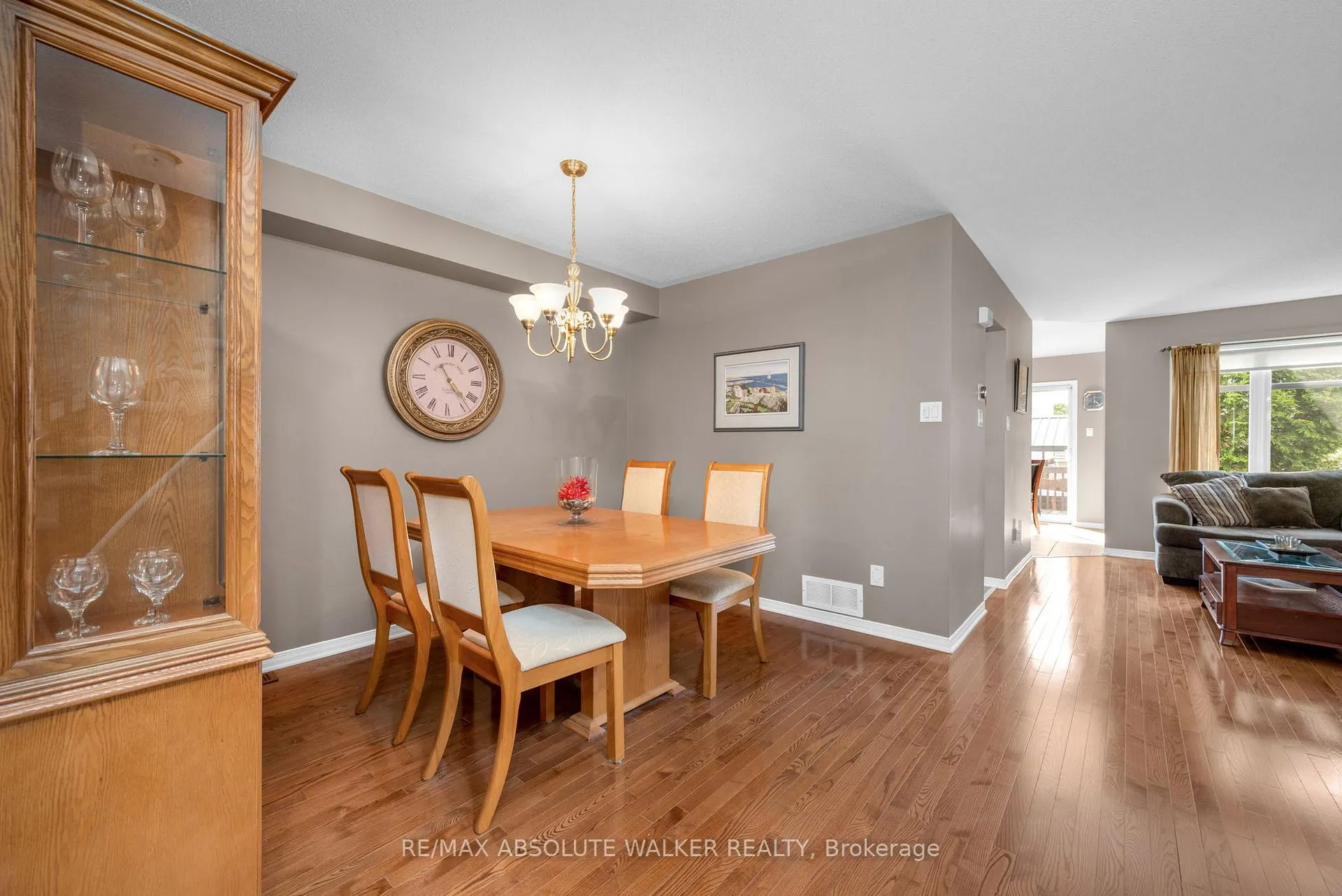 Photo 4 of 2010 Bergamot Circle, Ottawa, Springridge/East Village — HOMEH