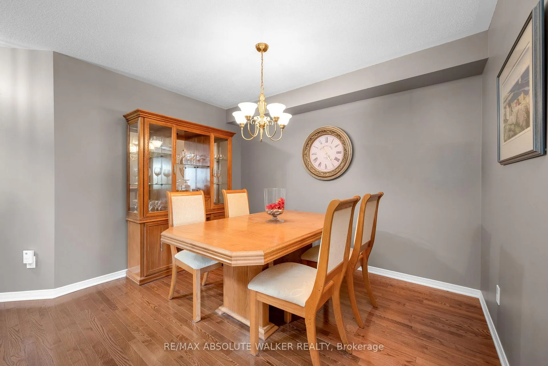 Photo 5 of 2010 Bergamot Circle, Ottawa, Springridge/East Village — HOMEH