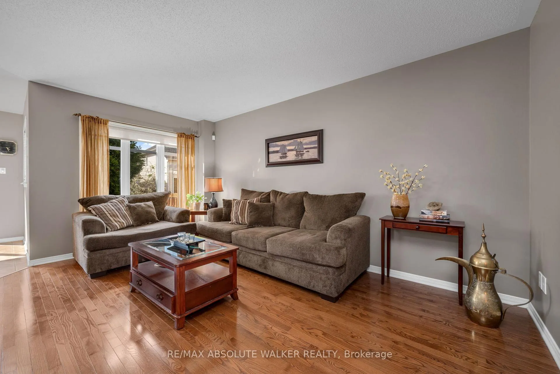Photo 6 of 2010 Bergamot Circle, Ottawa, Springridge/East Village — HOMEH