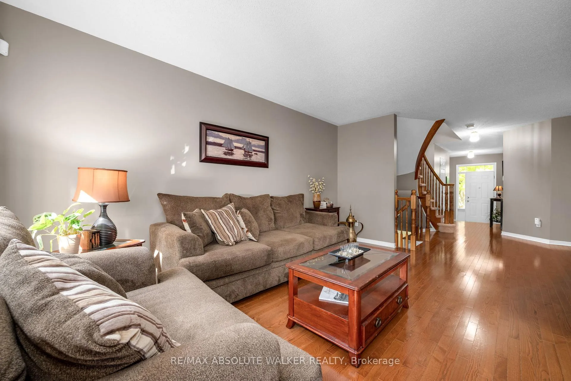 Photo 8 of 2010 Bergamot Circle, Ottawa, Springridge/East Village — HOMEH
