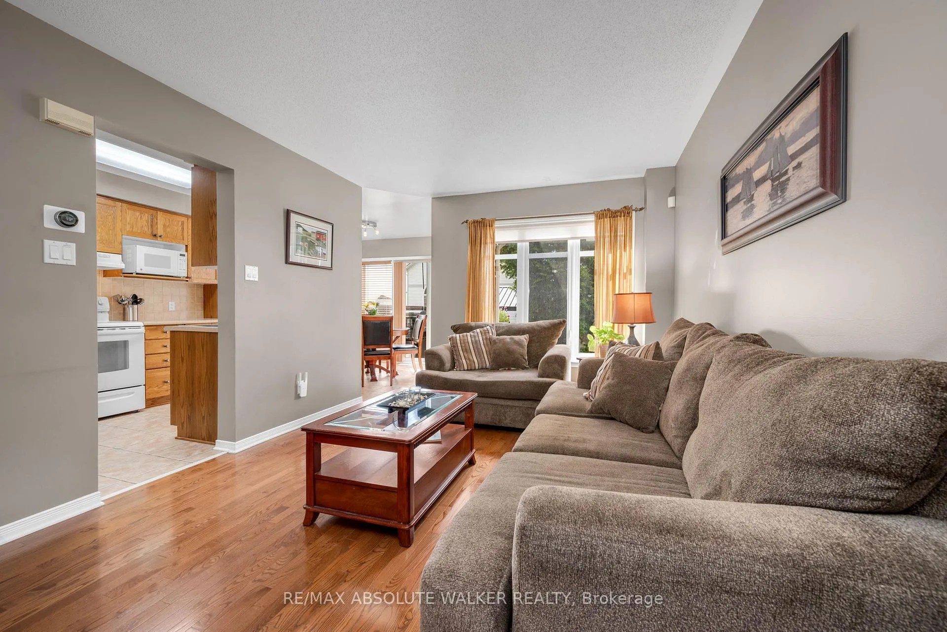 Photo 9 of 2010 Bergamot Circle, Ottawa, Springridge/East Village — HOMEH