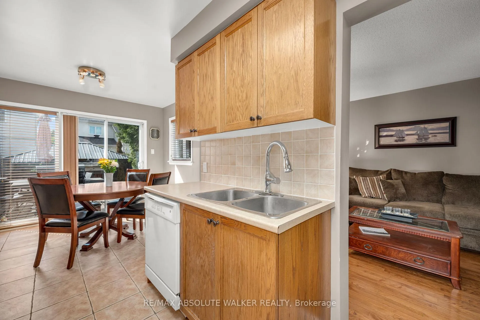 Photo 12 of 2010 Bergamot Circle, Ottawa, Springridge/East Village — HOMEH