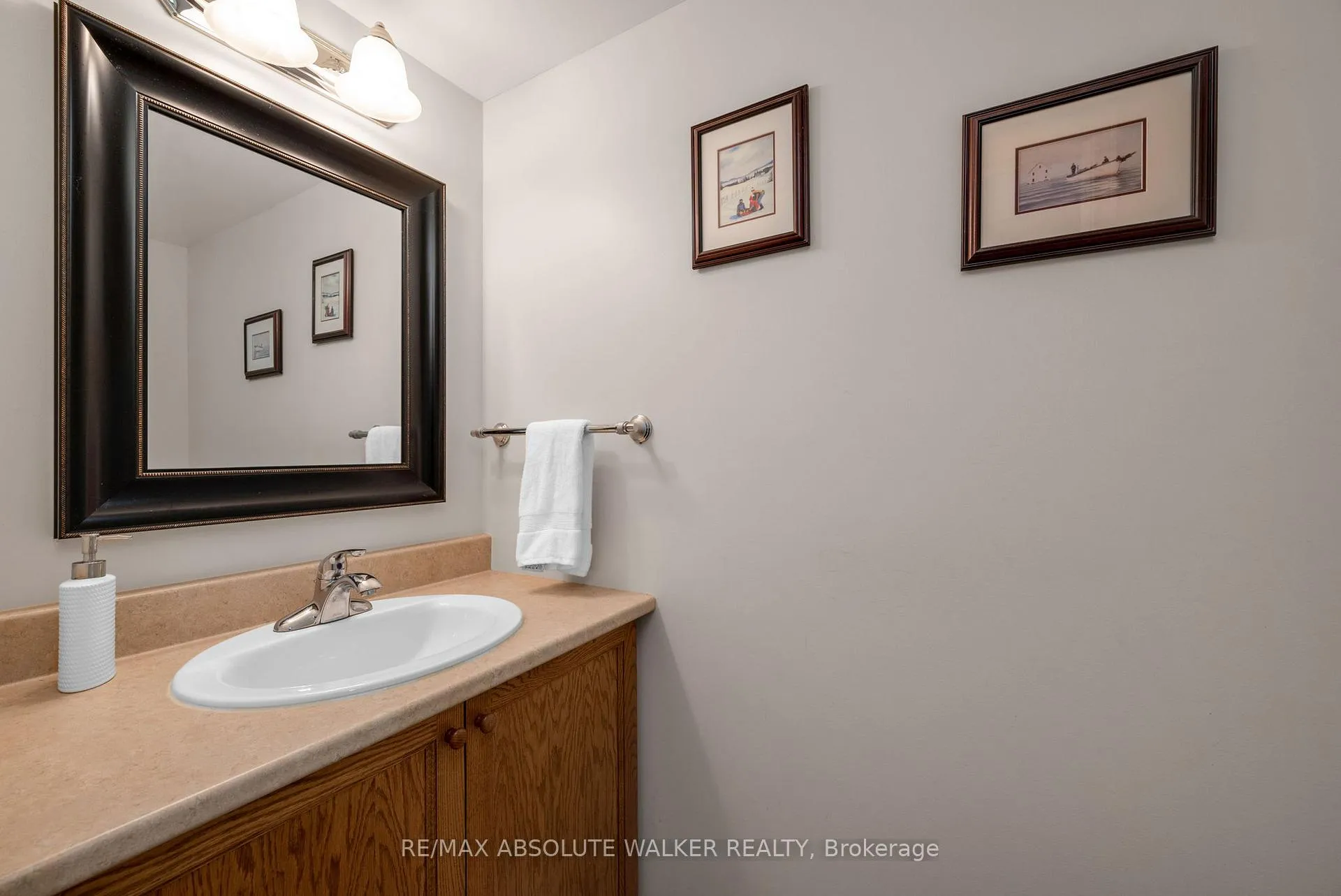 Photo 16 of 2010 Bergamot Circle, Ottawa, Springridge/East Village — HOMEH