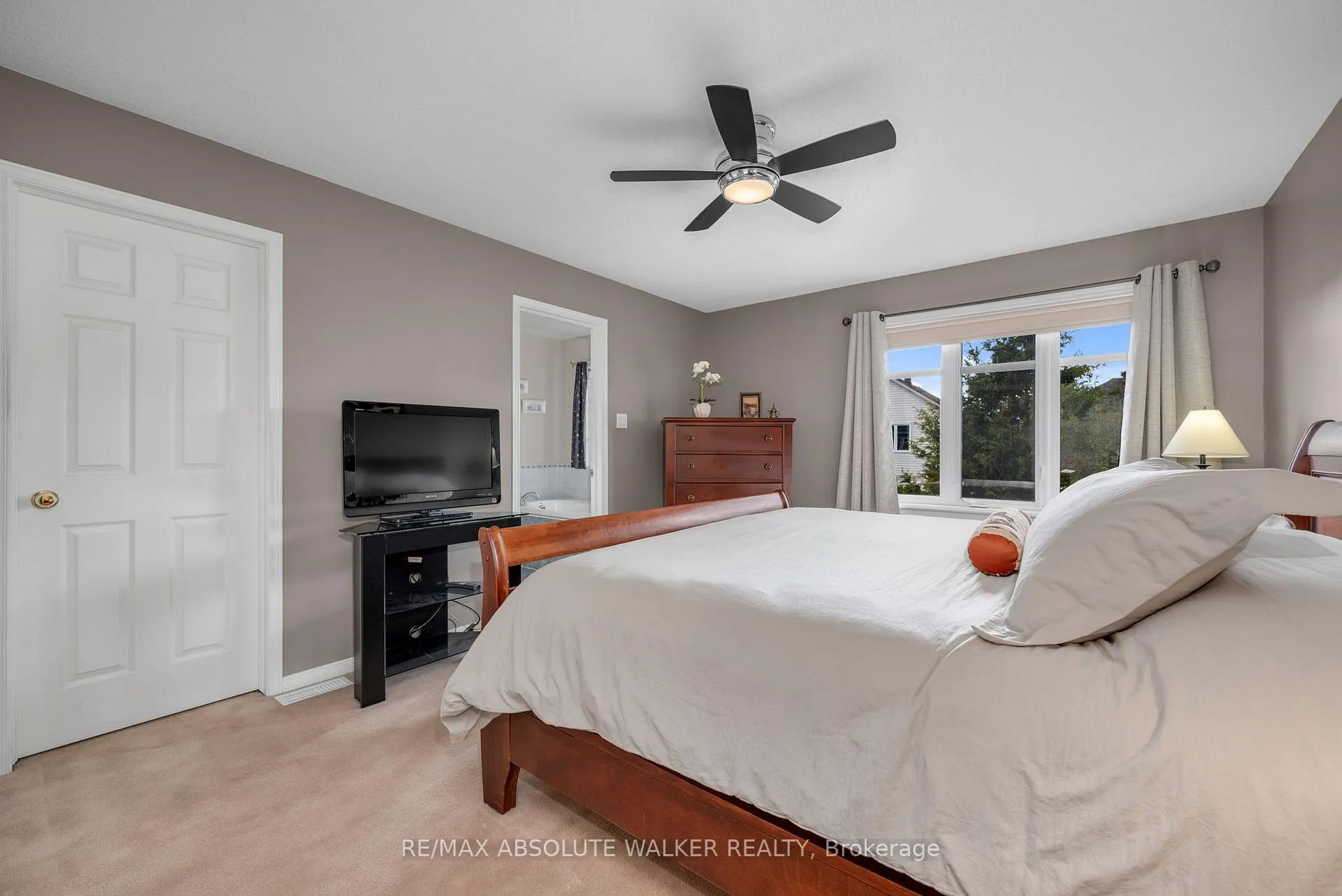 Photo 19 of 2010 Bergamot Circle, Ottawa, Springridge/East Village — HOMEH