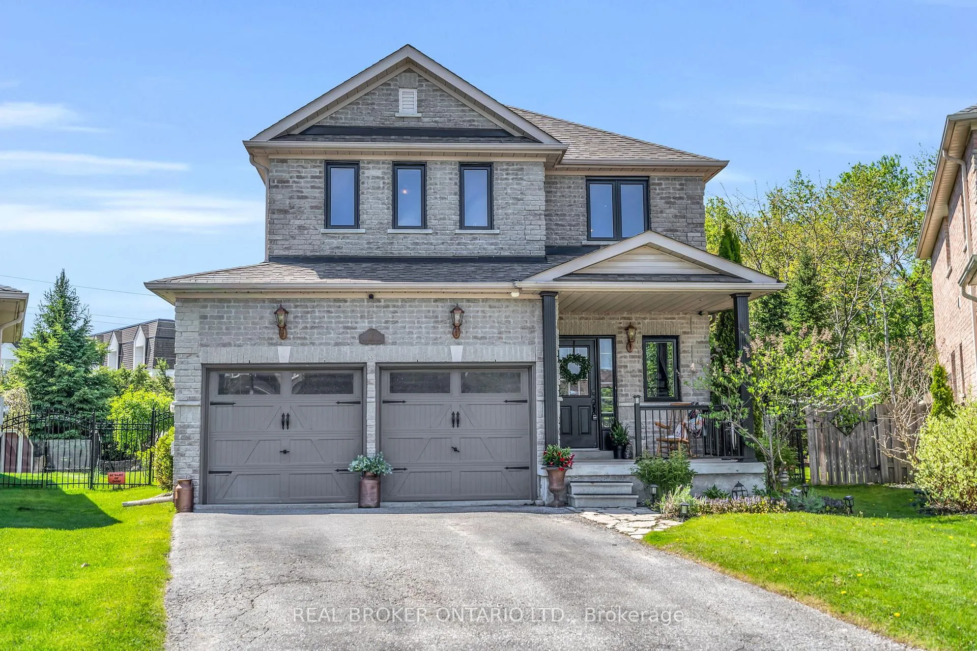 Front of 44 Saltzburg Crescent