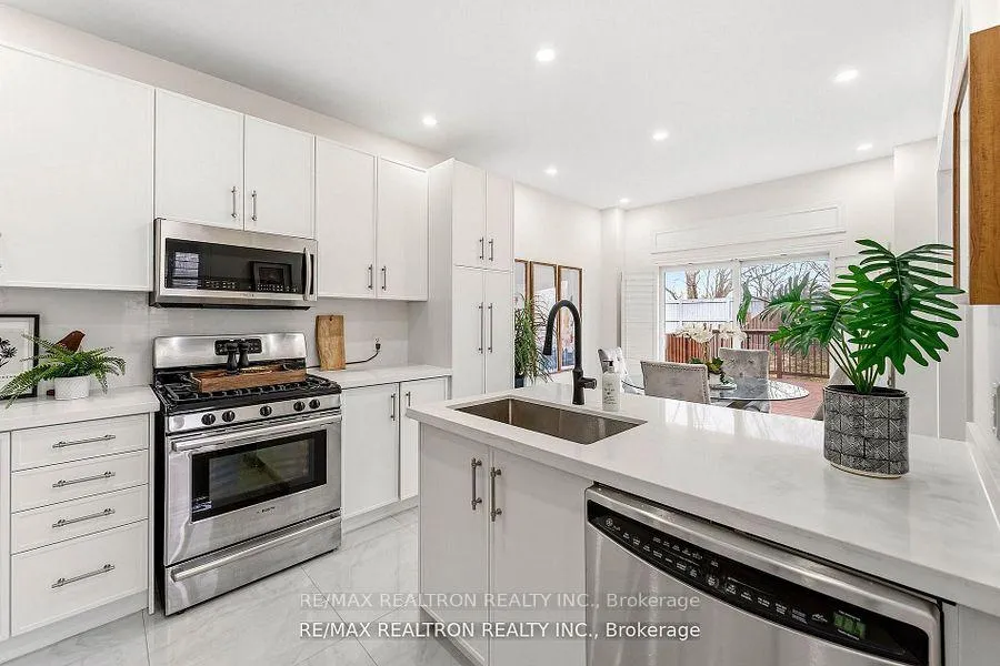 Photo 6 of 30 Glacier Crescent, Scarborough, Rouge — HOMEH
