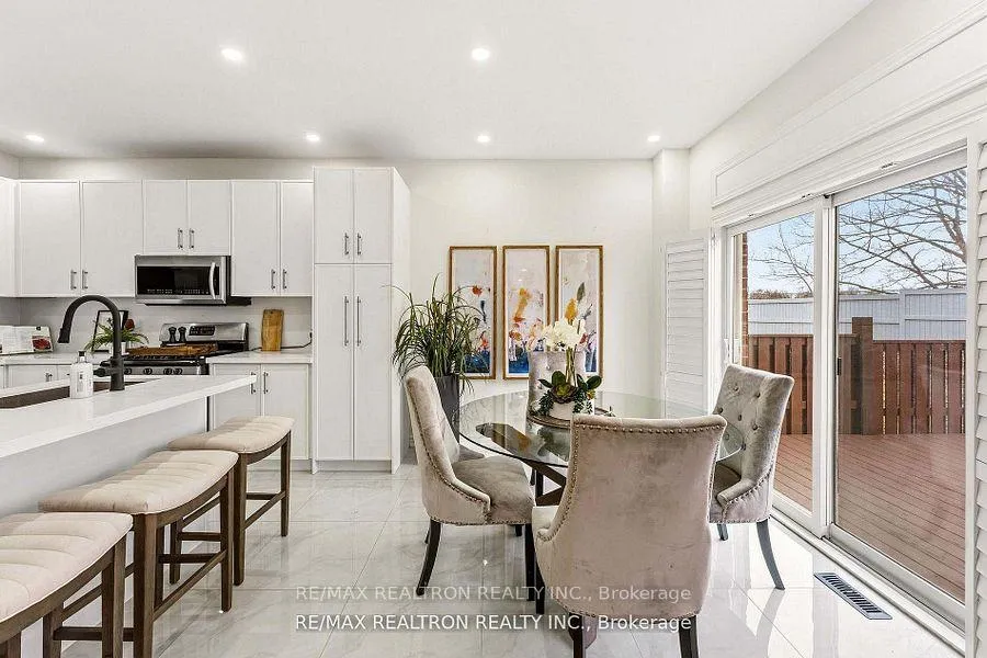 Photo 13 of 30 Glacier Crescent, Scarborough, Rouge — HOMEH
