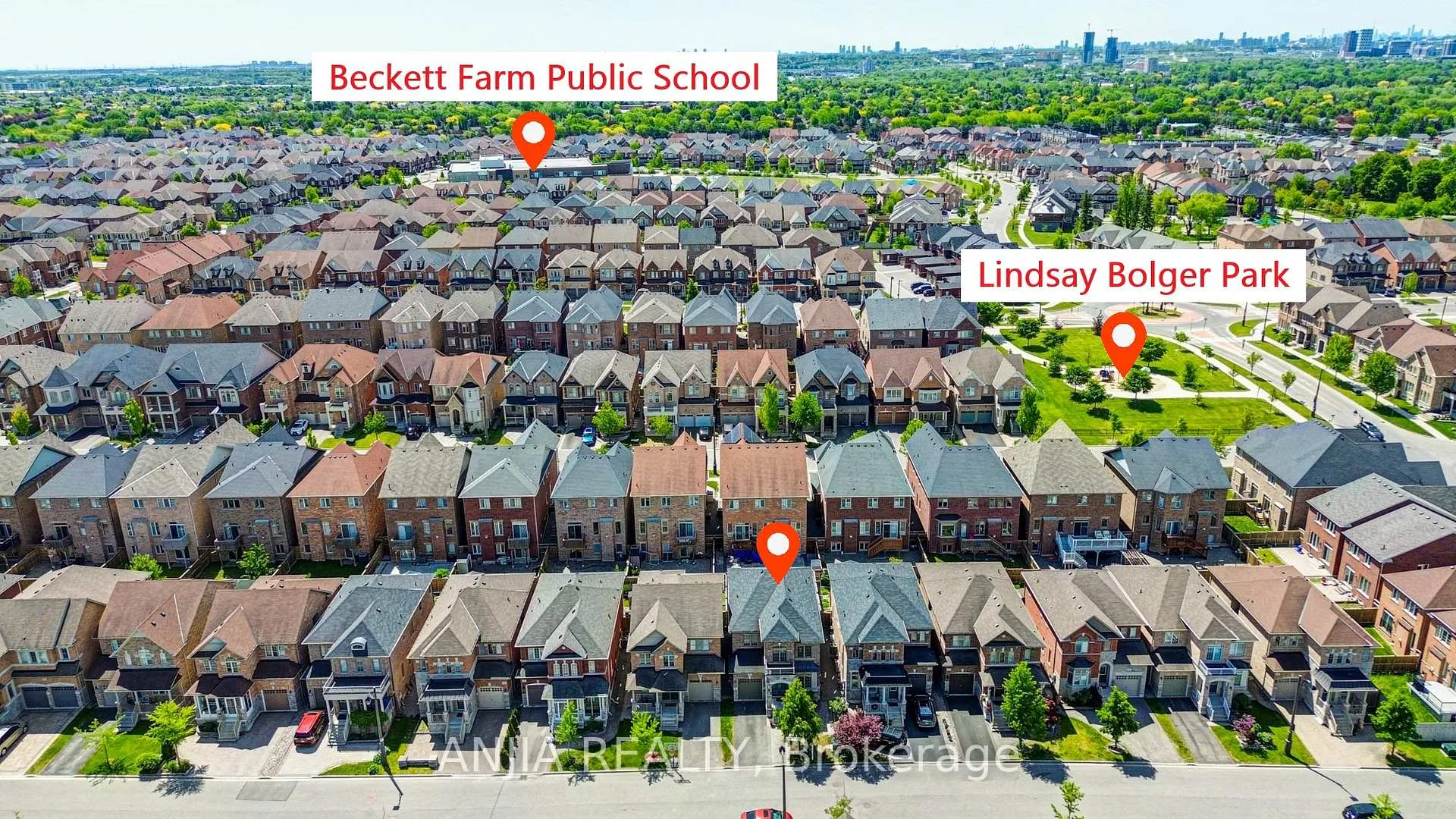 Photo 4 of 17 Holst Avenue, Markham, Berczy — HOMEH