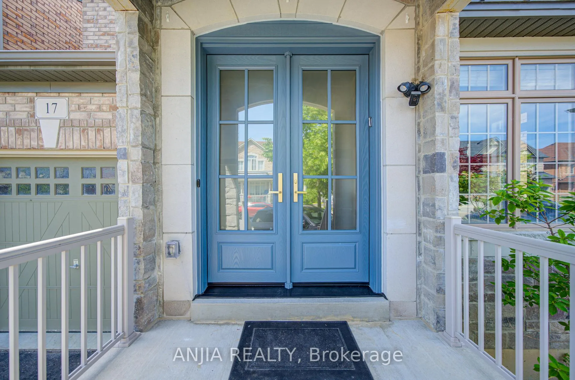 Photo 5 of 17 Holst Avenue, Markham, Berczy — HOMEH