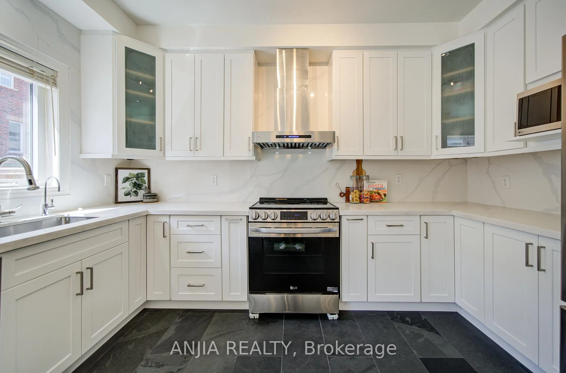 Photo 20 of 17 Holst Avenue, Markham, Berczy — HOMEH