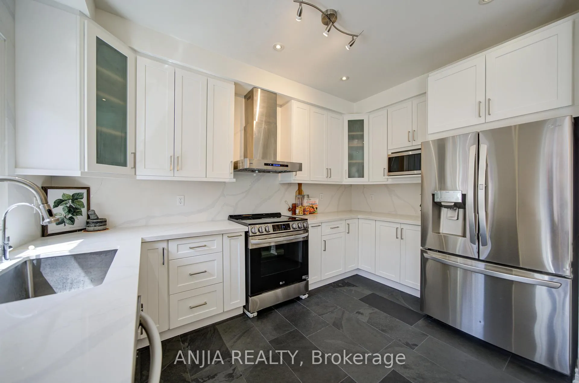 Photo 21 of 17 Holst Avenue, Markham, Berczy — HOMEH