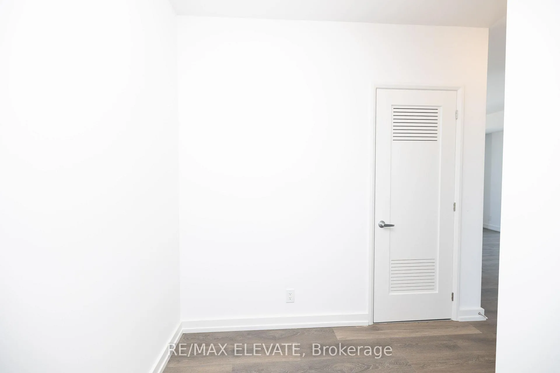 Photo 3 of Unit 2210, 75 James Street S, Hamilton, Corktown — HOMEH