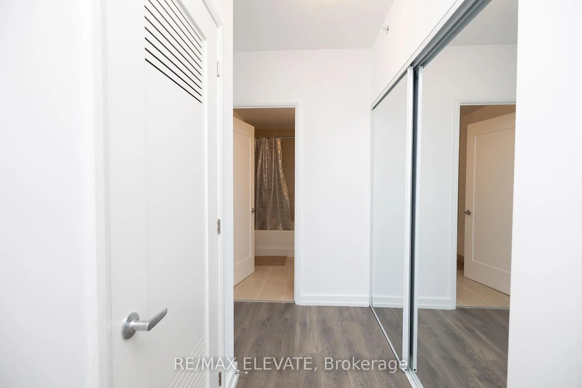 Photo 4 of Unit 2210, 75 James Street S, Hamilton, Corktown — HOMEH