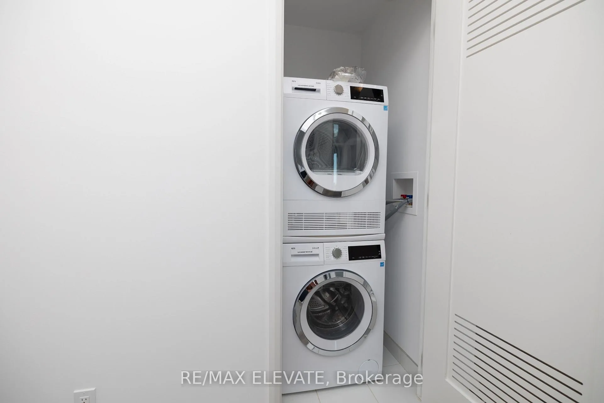 Photo 6 of Unit 2210, 75 James Street S, Hamilton, Corktown — HOMEH