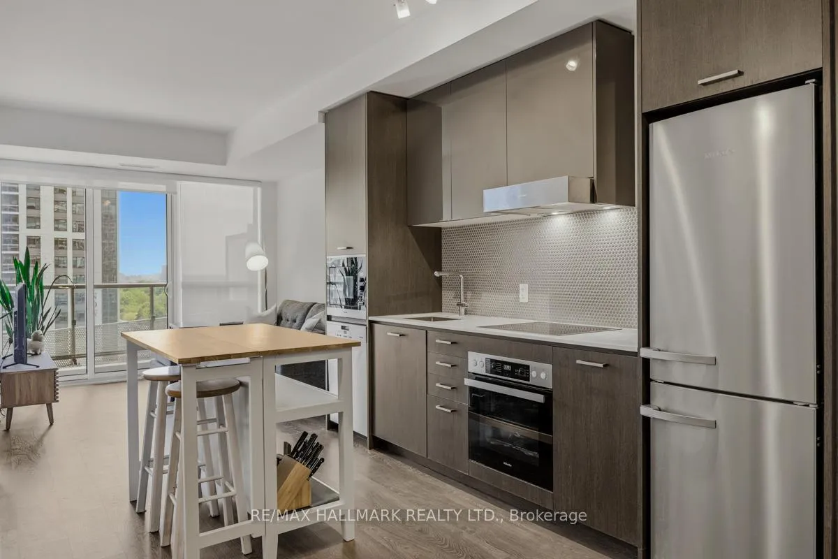 Photo 5 of Unit 1010, 11 Lillian Street, Toronto, Mount Pleasant West — HOMEH