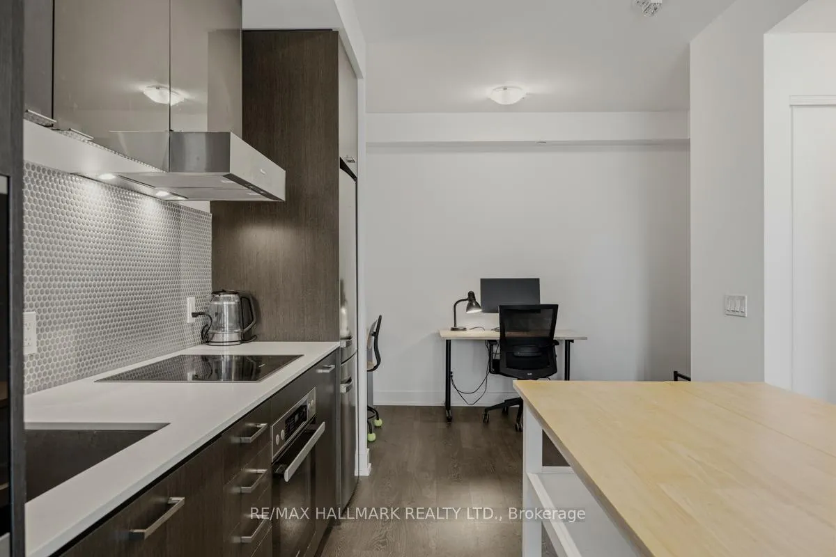 Photo 6 of Unit 1010, 11 Lillian Street, Toronto, Mount Pleasant West — HOMEH