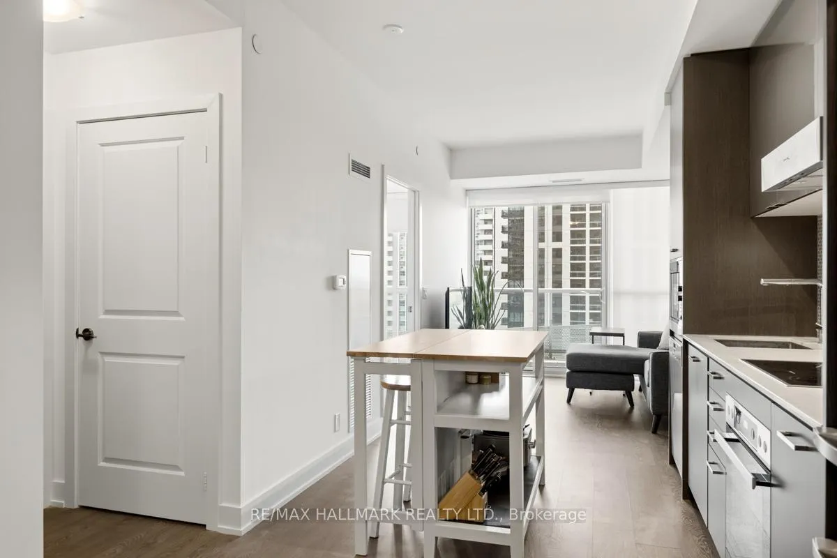 Photo 9 of Unit 1010, 11 Lillian Street, Toronto, Mount Pleasant West — HOMEH