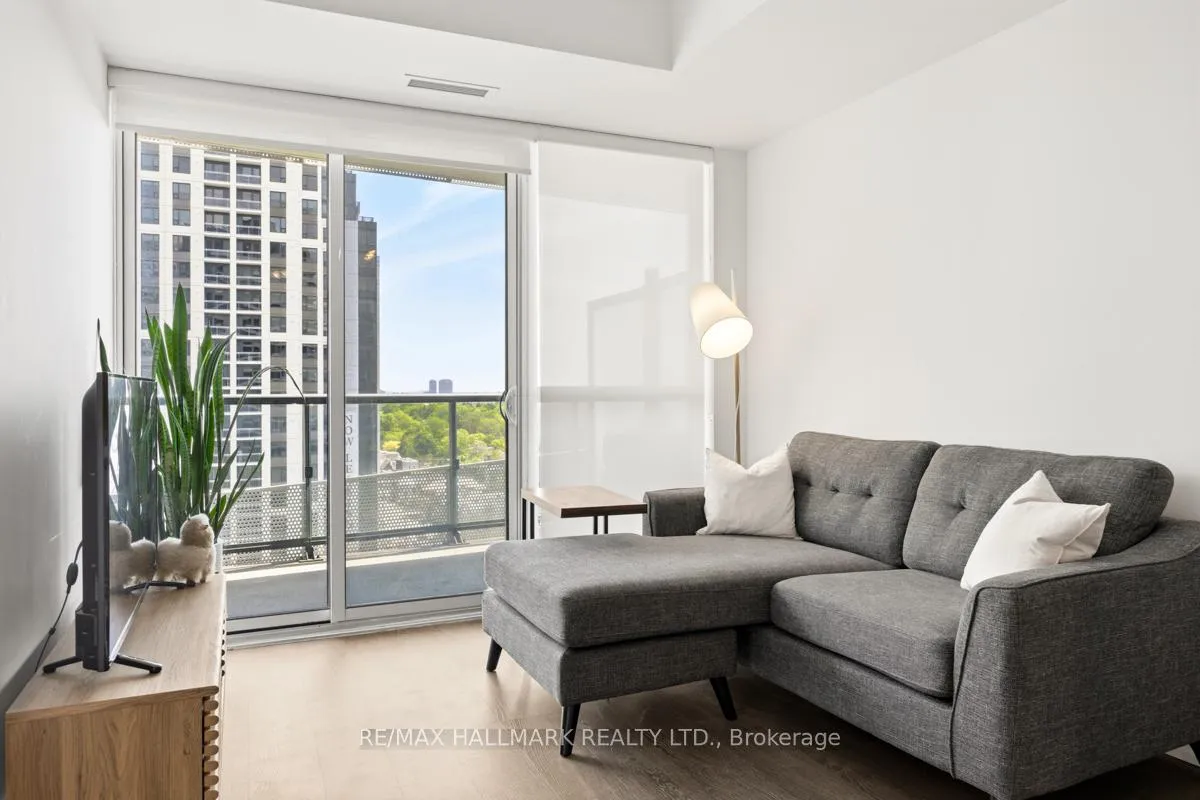 Photo 10 of Unit 1010, 11 Lillian Street, Toronto, Mount Pleasant West — HOMEH