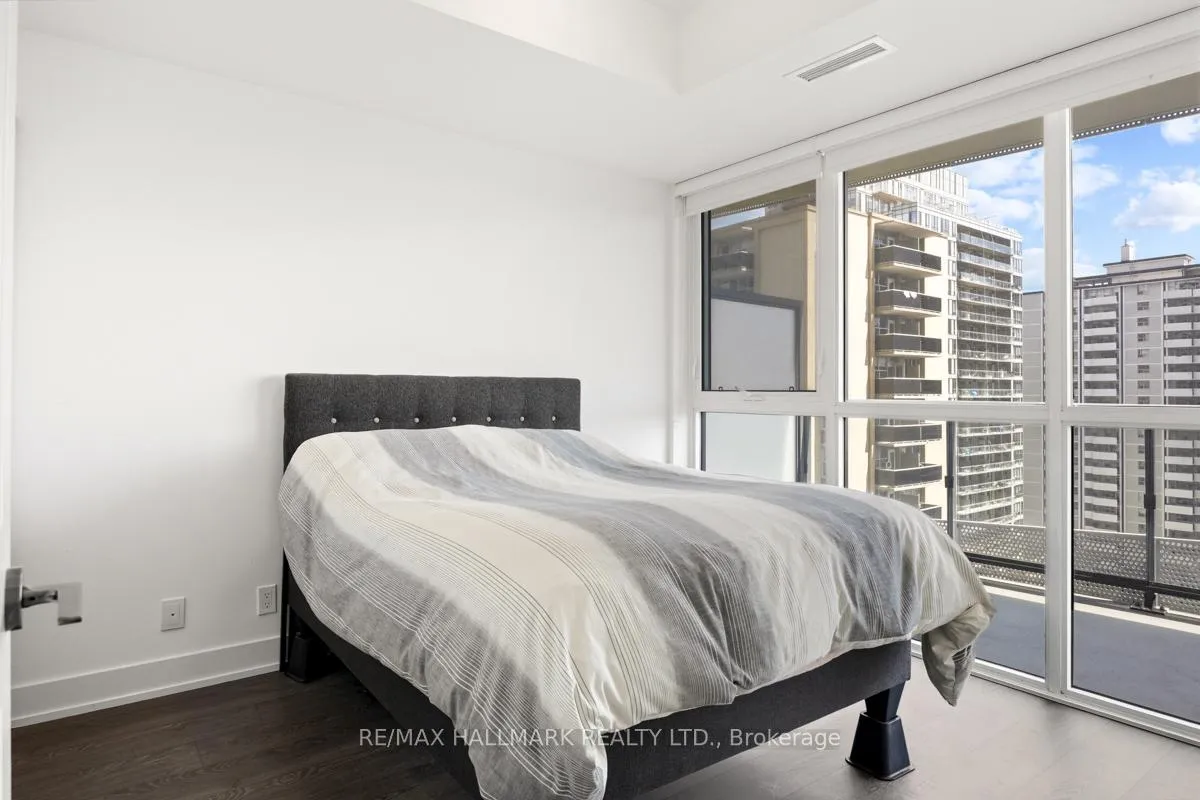 Photo 13 of Unit 1010, 11 Lillian Street, Toronto, Mount Pleasant West — HOMEH