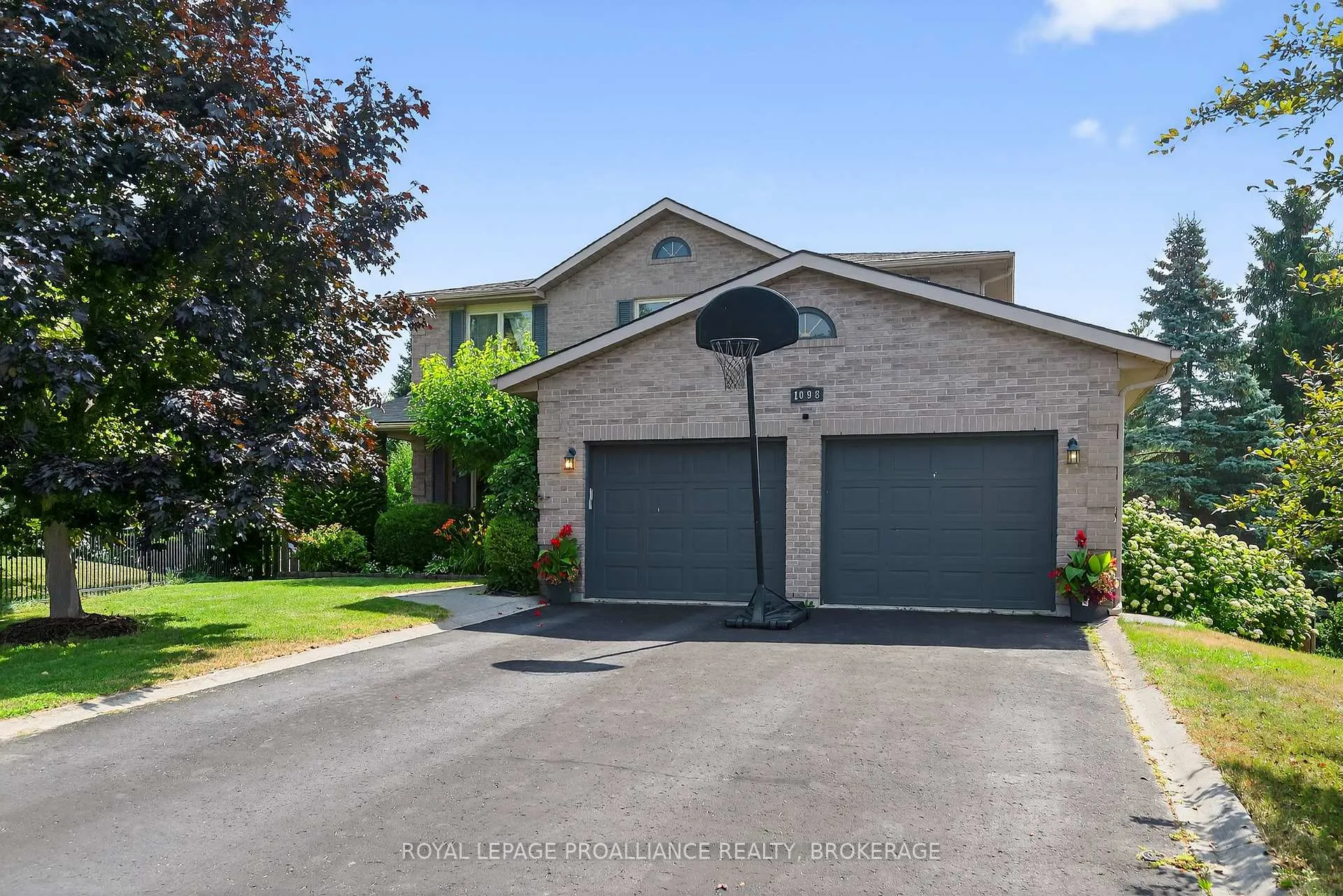 Photo 2 of 1098 Caitlin Crescent, Kingston, North of Taylor-Kidd Blvd — HOMEH