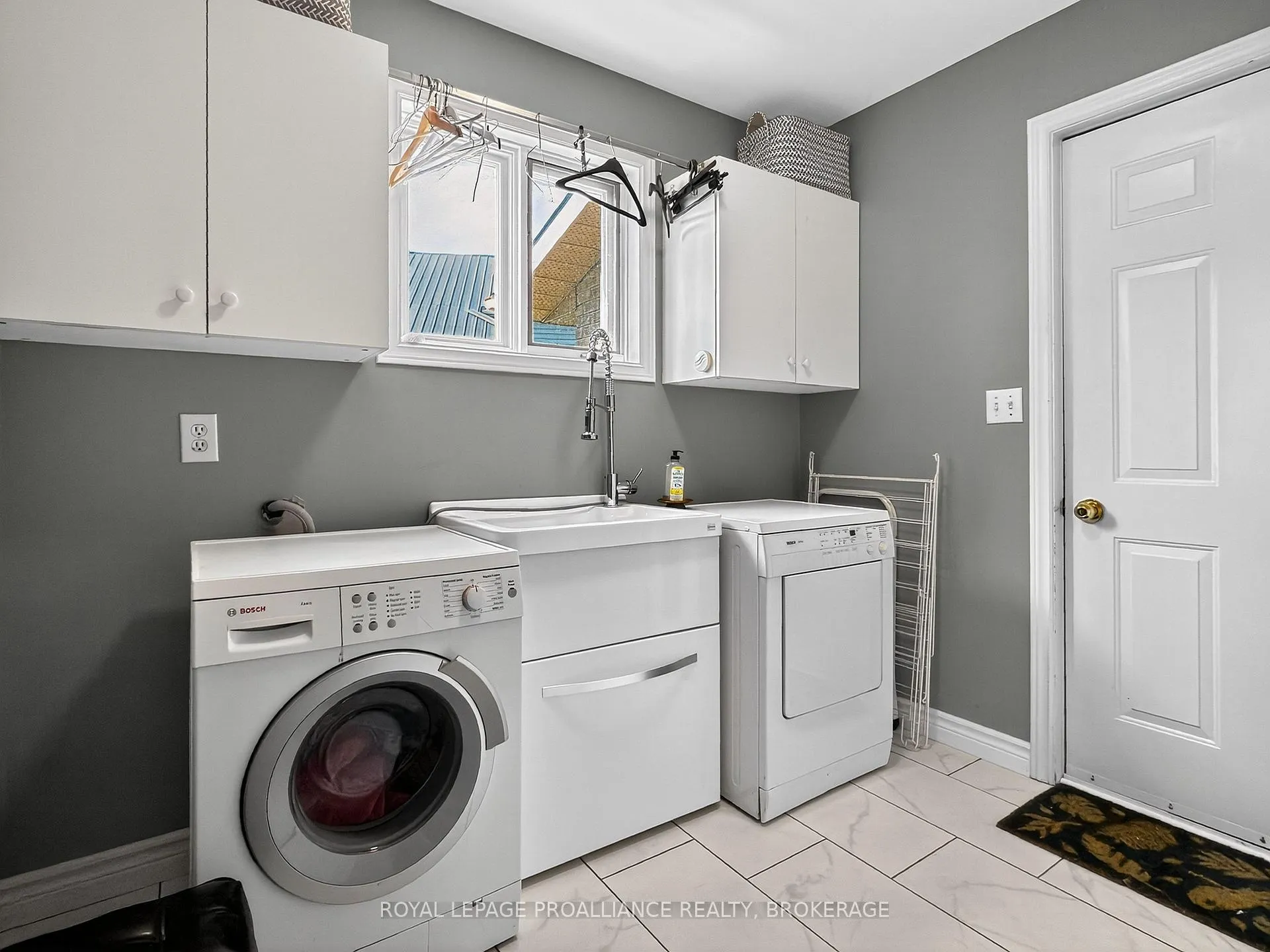 Photo 18 of 1098 Caitlin Crescent, Kingston, North of Taylor-Kidd Blvd — HOMEH