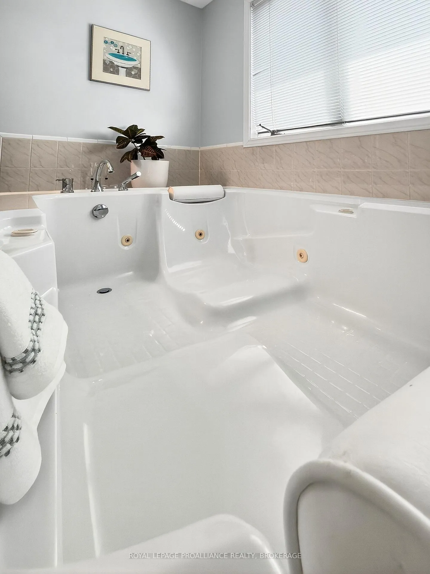 Photo 34 of 1098 Caitlin Crescent, Kingston, North of Taylor-Kidd Blvd — HOMEH