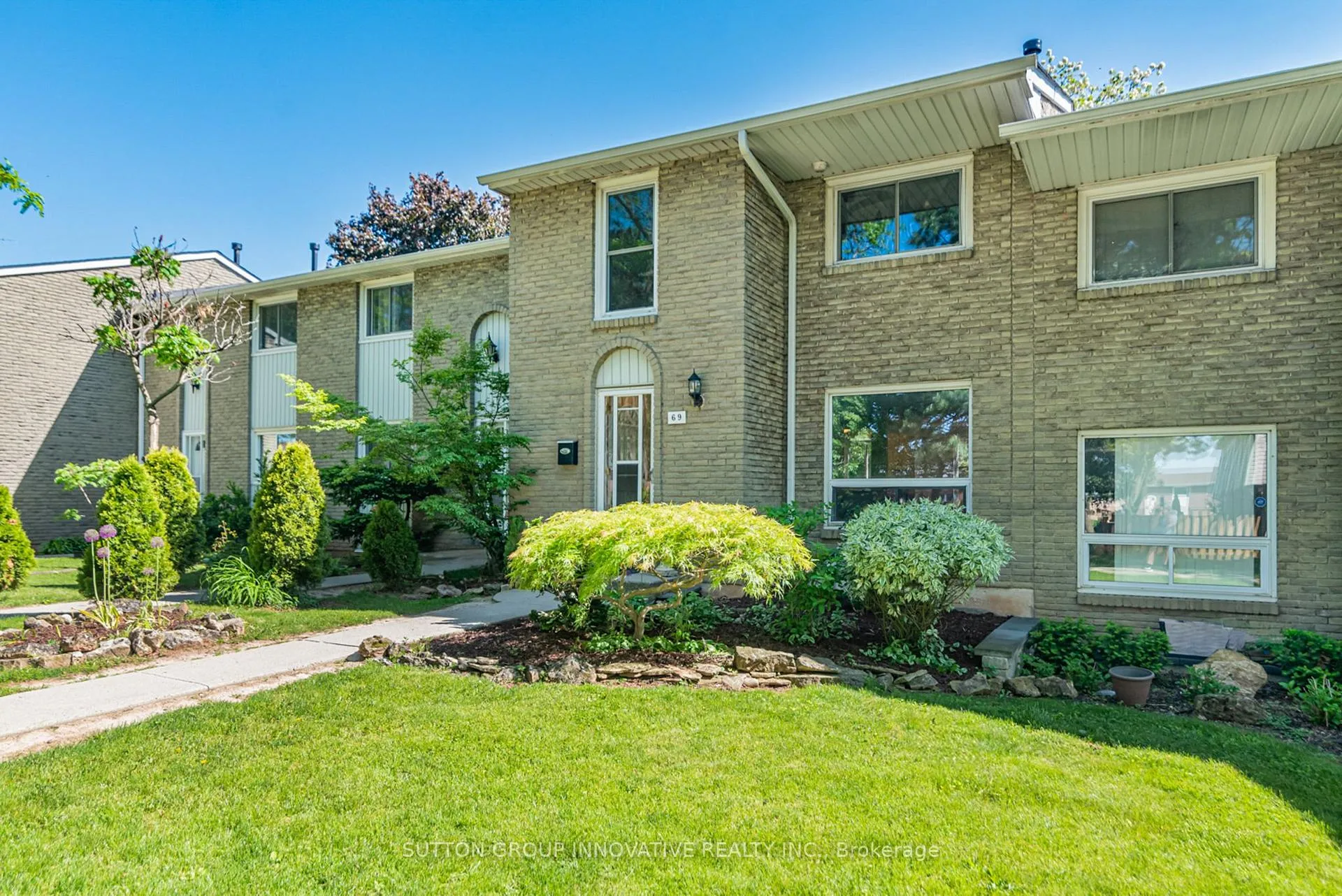 Photo 2 of Unit 69, 151 Gateshead Crescent, Hamilton, Stoney Creek — HOMEH