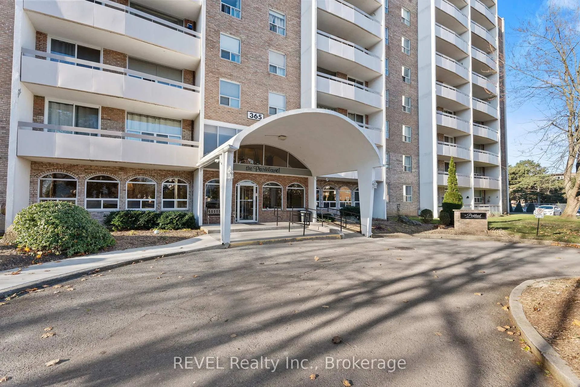 Photo 3 of Unit 411, 365 Geneva Street, St. Catharines, Fairview — HOMEH