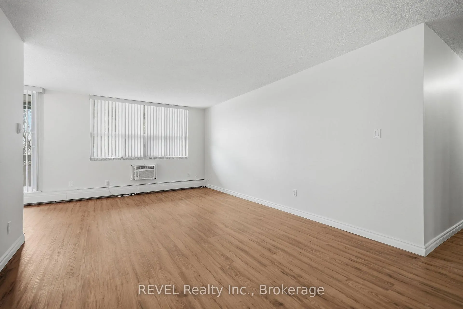 Photo 8 of Unit 411, 365 Geneva Street, St. Catharines, Fairview — HOMEH
