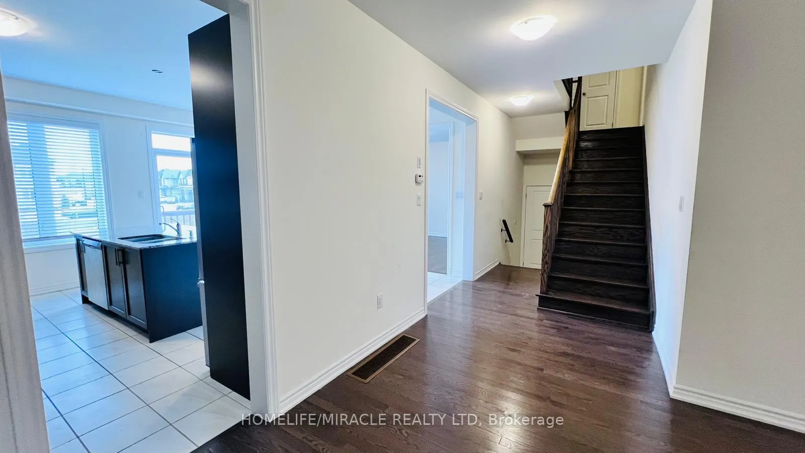 Photo 3 of 337 Valleyway Drive, Brampton, Credit Valley — HOMEH