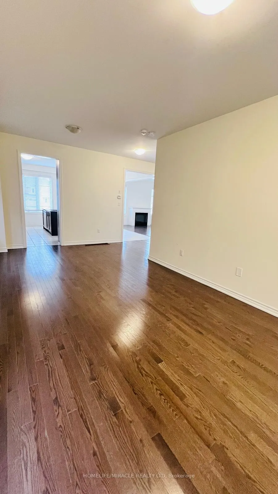 Photo 8 of 337 Valleyway Drive, Brampton, Credit Valley — HOMEH