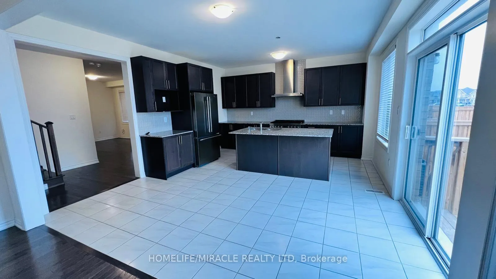 Photo 9 of 337 Valleyway Drive, Brampton, Credit Valley — HOMEH
