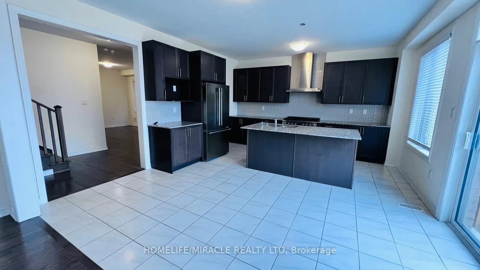 Photo 10 of 337 Valleyway Drive, Brampton, Credit Valley — HOMEH