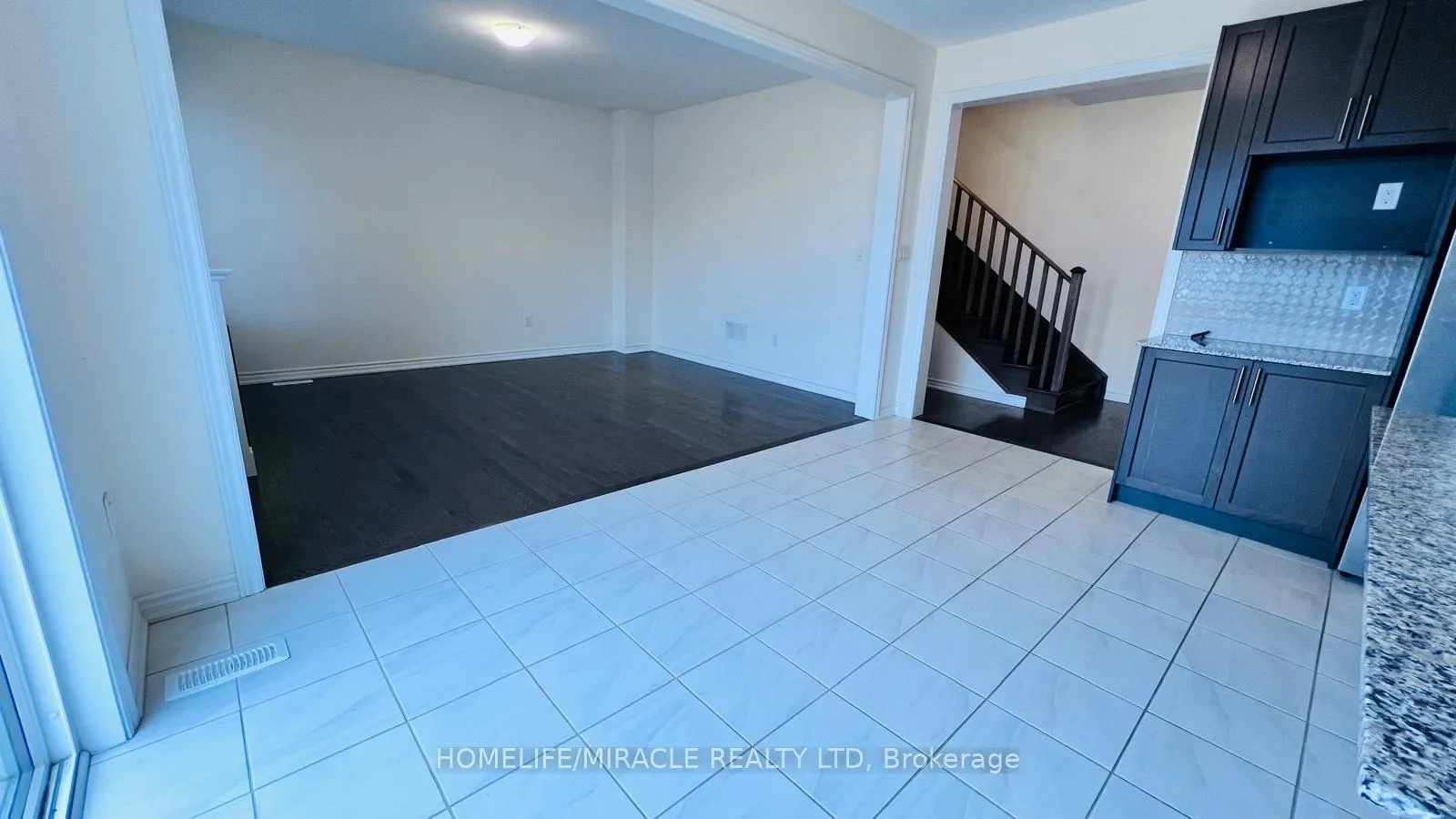 Photo 17 of 337 Valleyway Drive, Brampton, Credit Valley — HOMEH